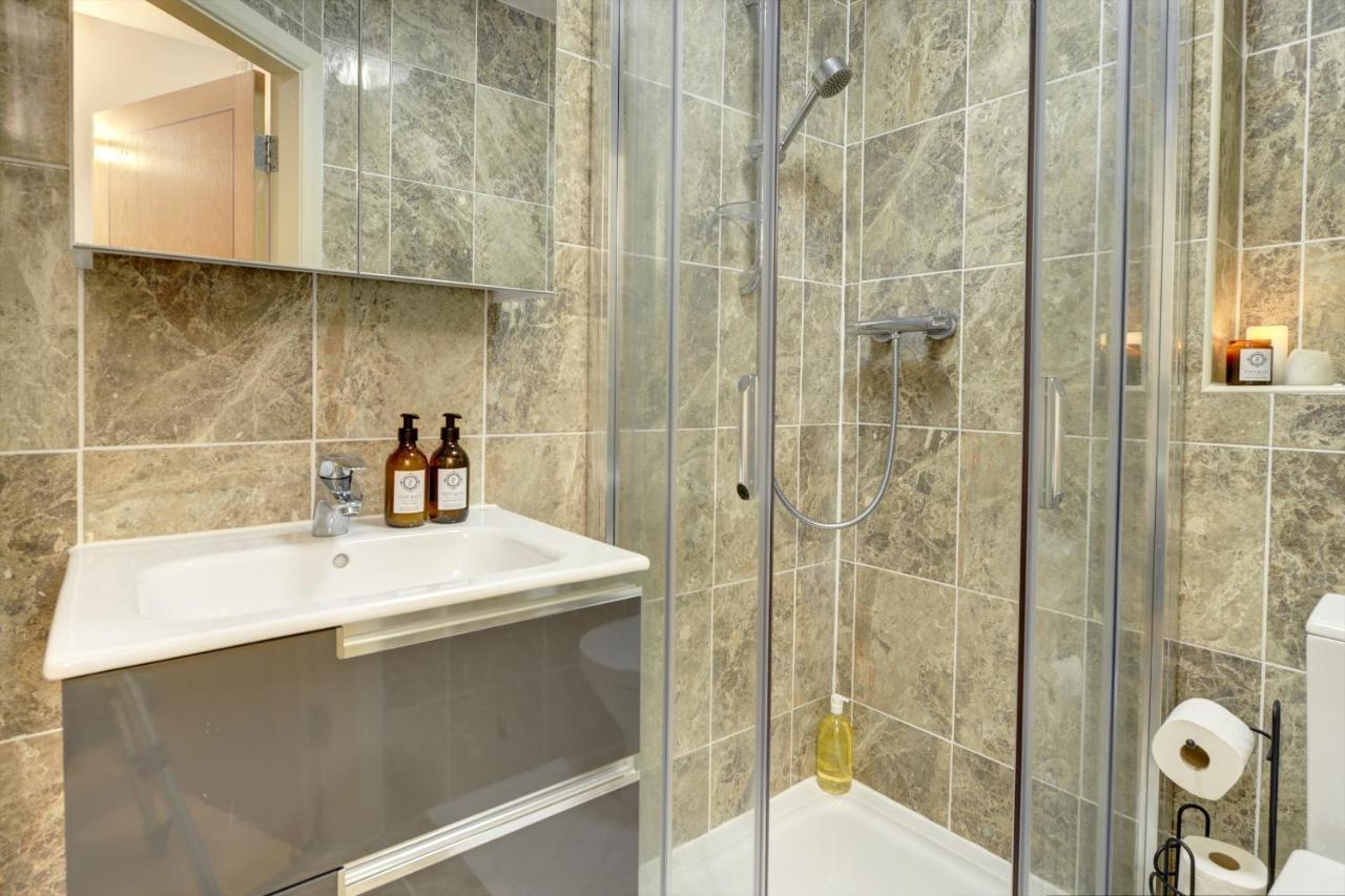 City Centre, 2 Bedroom, Secured Parking, 3 King Bed, Wifi Sleep 6 Guest Comfortable On Three King Size Beds, Jewellery Quarter , Birmingham City Centre , Allocated Secured Parking Eksteriør billede