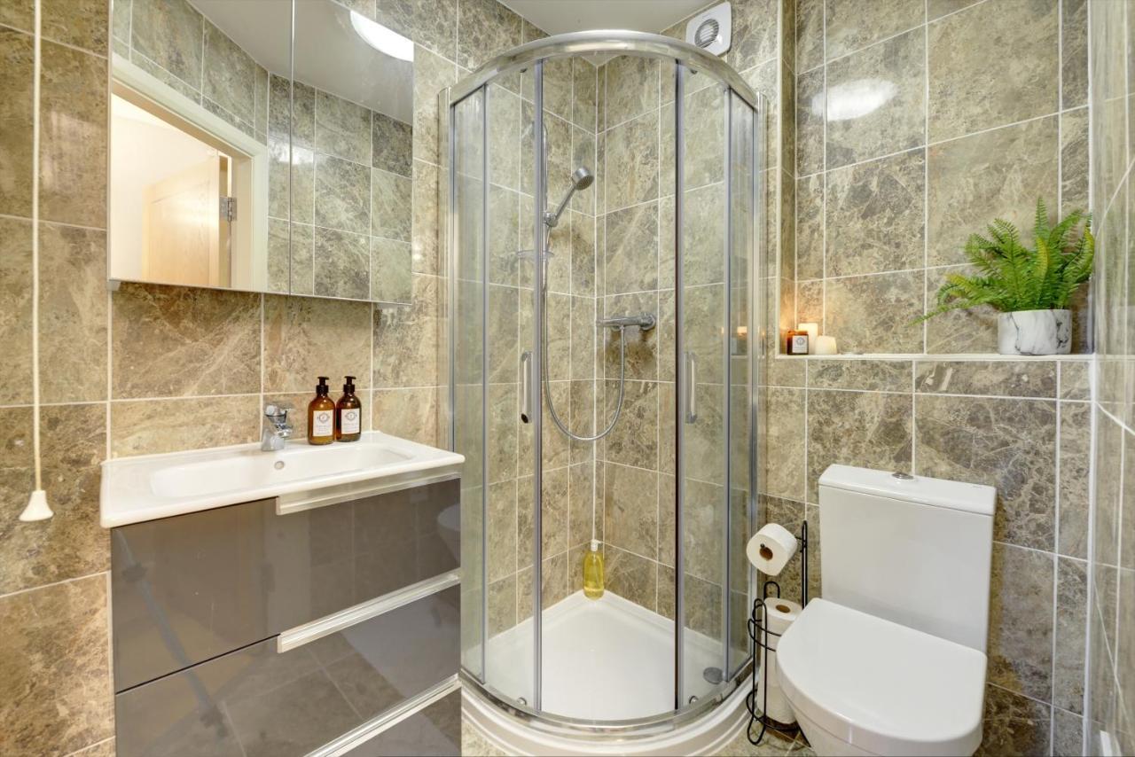 City Centre, 2 Bedroom, Secured Parking, 3 King Bed, Wifi Sleep 6 Guest Comfortable On Three King Size Beds, Jewellery Quarter , Birmingham City Centre , Allocated Secured Parking Eksteriør billede