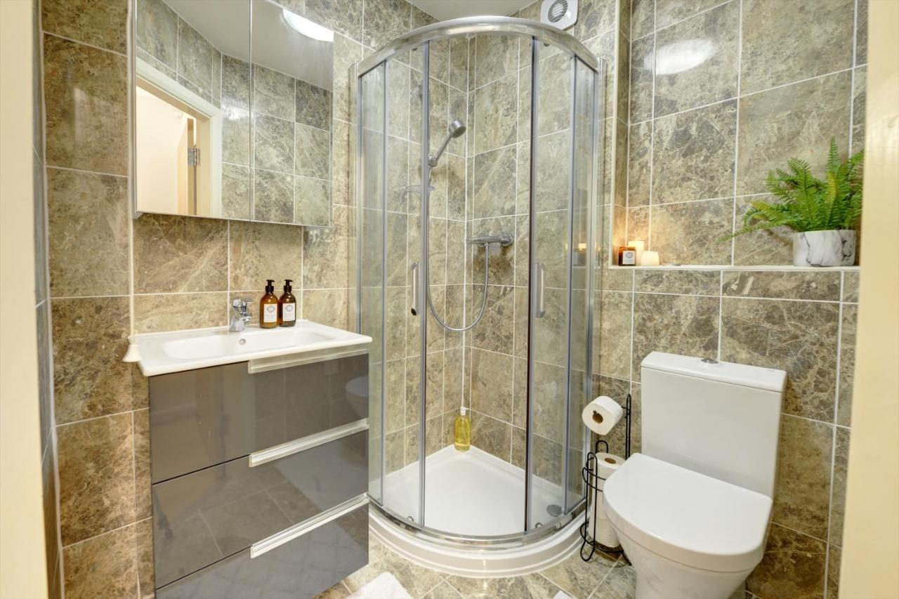 City Centre, 2 Bedroom, Secured Parking, 3 King Bed, Wifi Sleep 6 Guest Comfortable On Three King Size Beds, Jewellery Quarter , Birmingham City Centre , Allocated Secured Parking Eksteriør billede