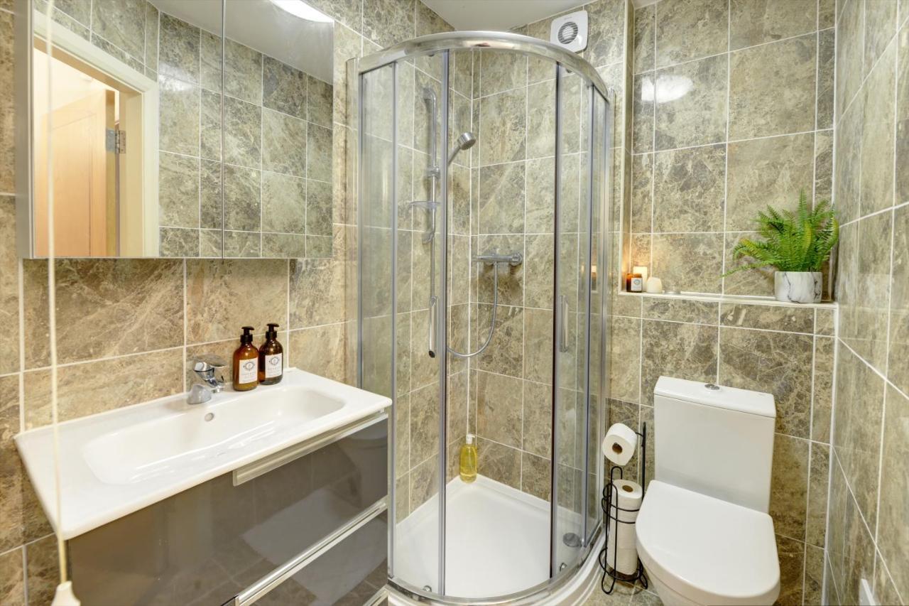 City Centre, 2 Bedroom, Secured Parking, 3 King Bed, Wifi Sleep 6 Guest Comfortable On Three King Size Beds, Jewellery Quarter , Birmingham City Centre , Allocated Secured Parking Eksteriør billede