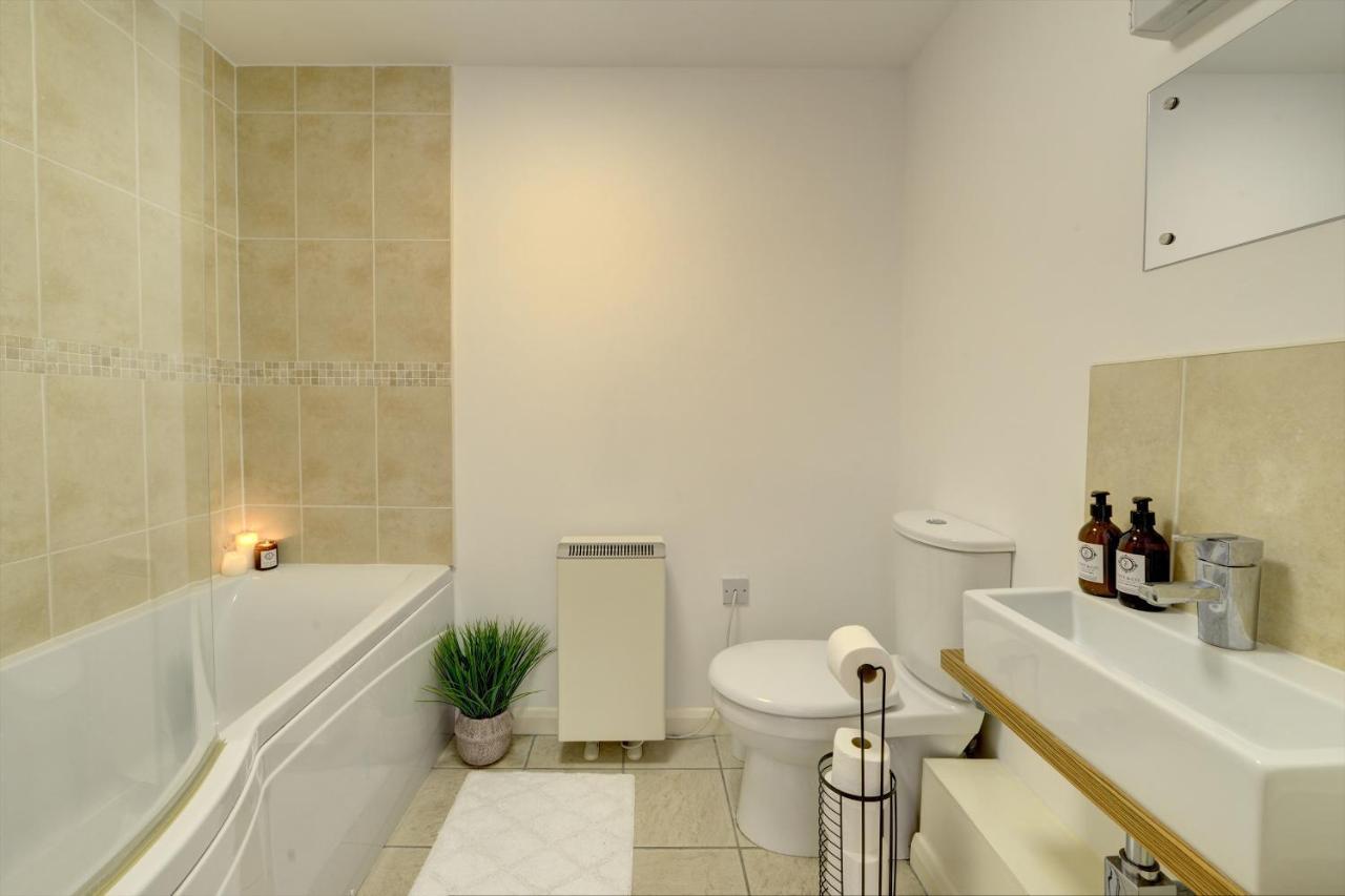 City Centre, 2 Bedroom, Secured Parking, 3 King Bed, Wifi Sleep 6 Guest Comfortable On Three King Size Beds, Jewellery Quarter , Birmingham City Centre , Allocated Secured Parking Eksteriør billede