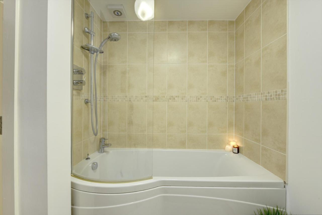 City Centre, 2 Bedroom, Secured Parking, 3 King Bed, Wifi Sleep 6 Guest Comfortable On Three King Size Beds, Jewellery Quarter , Birmingham City Centre , Allocated Secured Parking Eksteriør billede